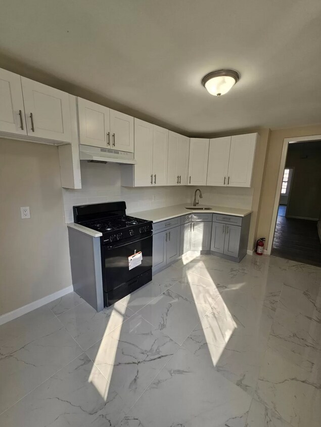 Primary Photo - 62 9th Ave W