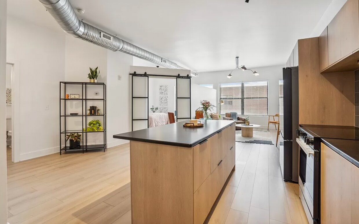 Foto principal - 400 E Locust St