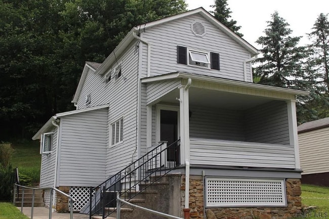 Building Photo - 207 Burkhard St