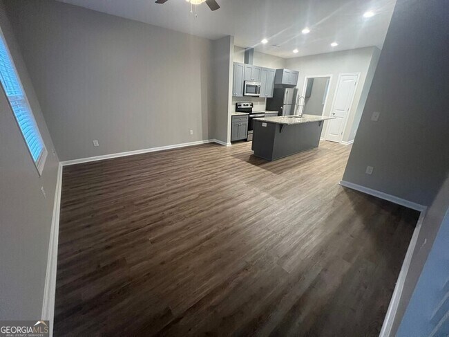 Foto del edificio - 1553 Bostwick Rd