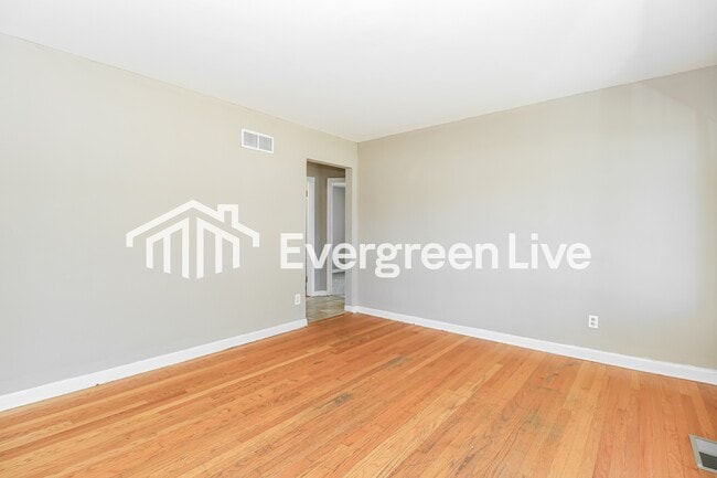 Building Photo - 230 W St Anthony Ln