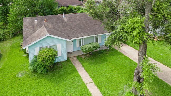 Building Photo - 2315 Butler Dr