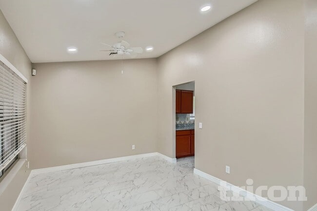 Building Photo - 4947 E Greenway Cir