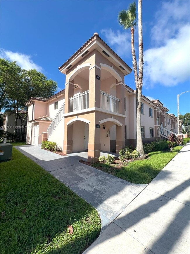 Building Photo - 1240 SE 28th Ct