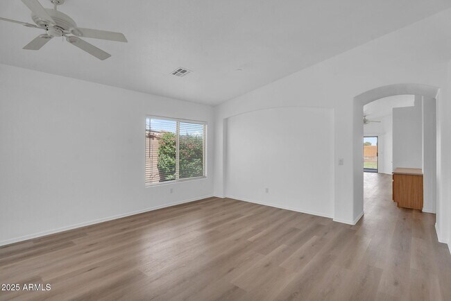 Foto del edificio - 3239 S Loback Ln