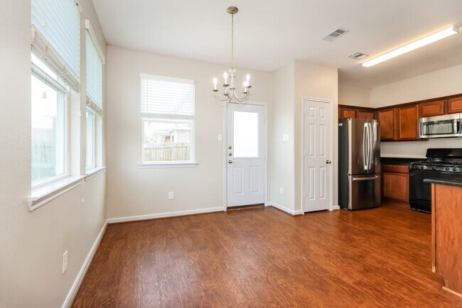 Building Photo - 2703 Sleepy Knoll Dr