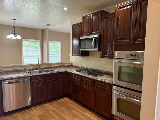 Building Photo - 6 Sunflower Cir