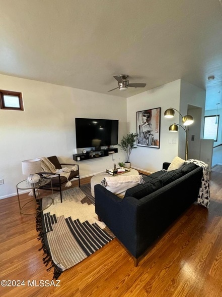 Foto del edificio - 2423 E Autumn Flower Dr