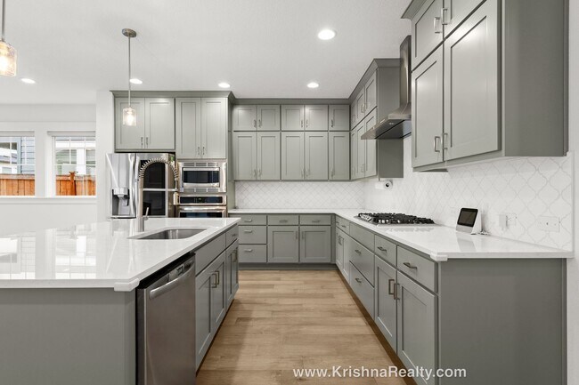 Building Photo - Stunning *4-Bedroom, *3-Bathroom Home with...