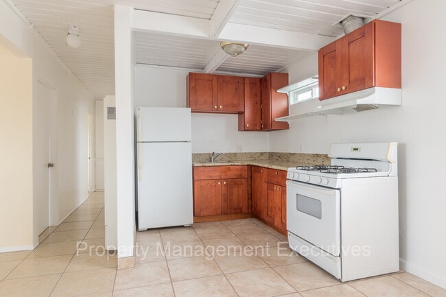 Foto del edificio - 3 Bedroom, 1 Bath Apartment close to every...