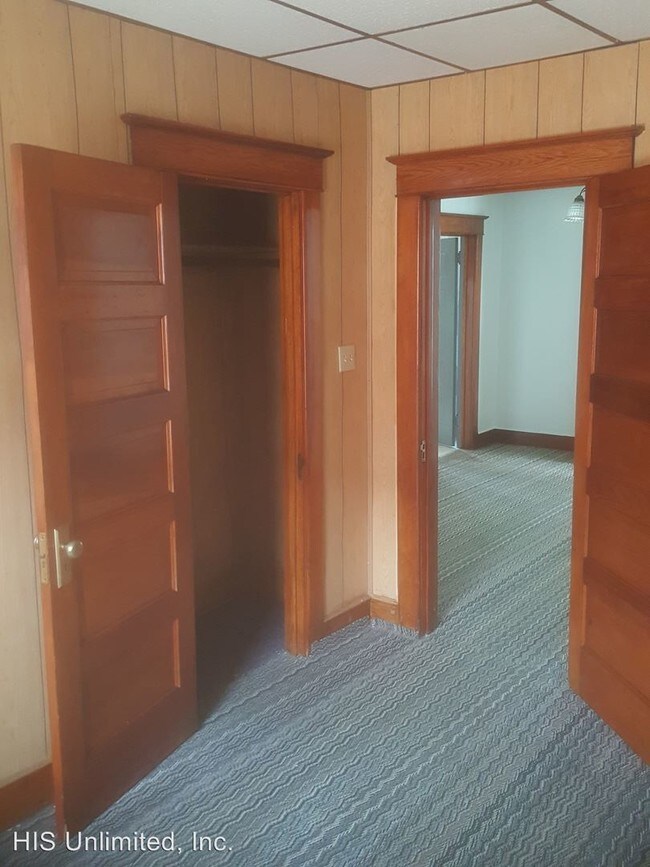 Foto del edificio - 296 E Main St