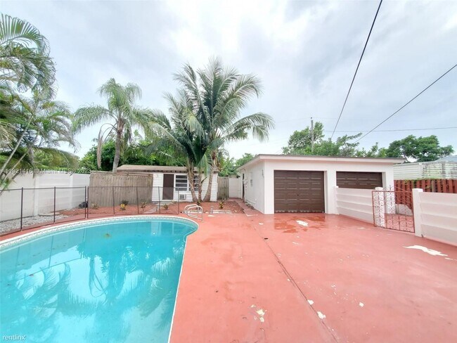 Foto del edificio - 3 br, 3 bath House - 1235 Tyler St