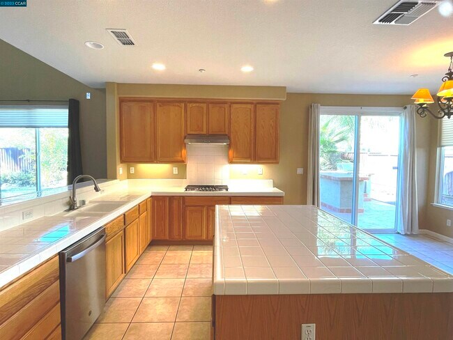 Building Photo - 2851 Anderson Ln