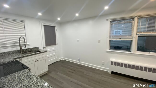 Foto del edificio - 214 Columbia St