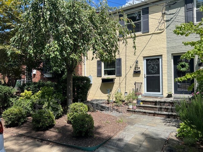 Building Photo - 229 Aspen St