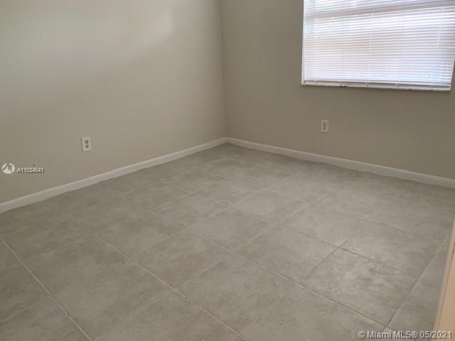 Foto del edificio - 860 NE 207th Terrace