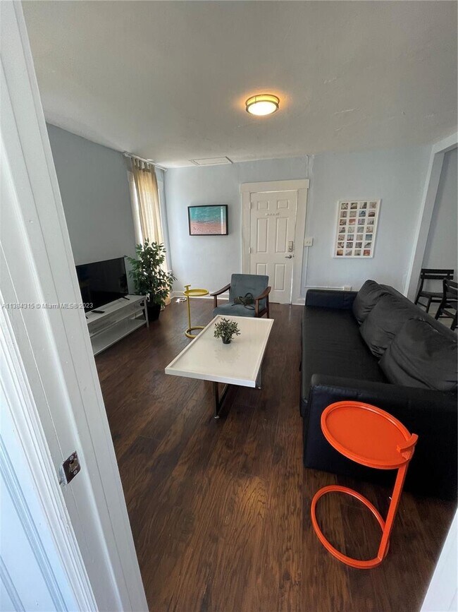 Building Photo - 2255 SW 10th St