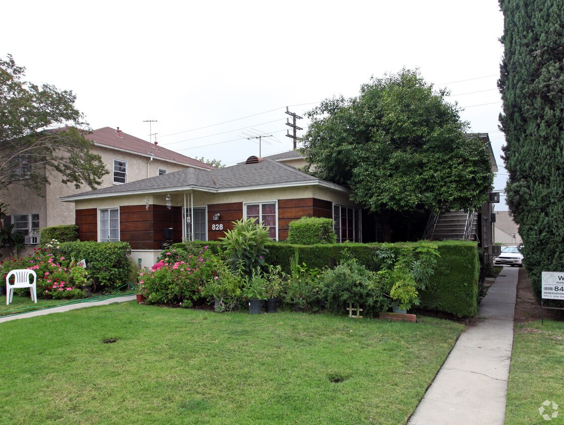 Primary Photo - 828 W Glenoaks Blvd