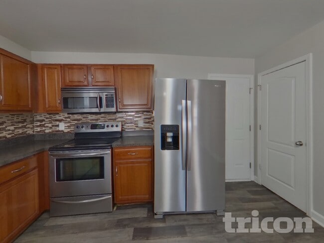 Building Photo - 506 Glencroft Dr