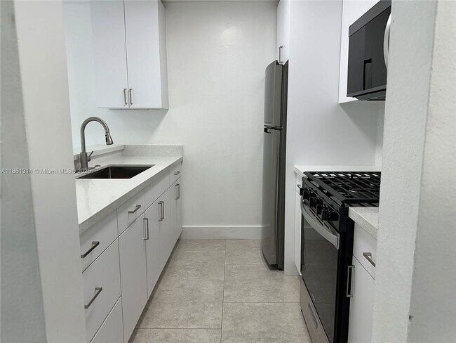 Foto del edificio - 17901 NW 68th Ave