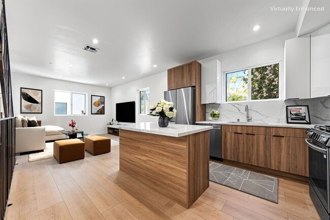 Building Photo - 1376 Edgecliffe Dr