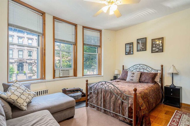 Foto del edificio - 917 Hudson St