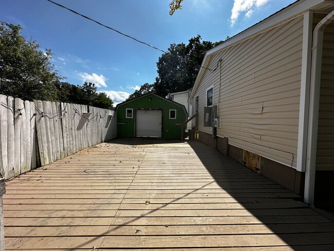 Building Photo - Black Mountain Rental