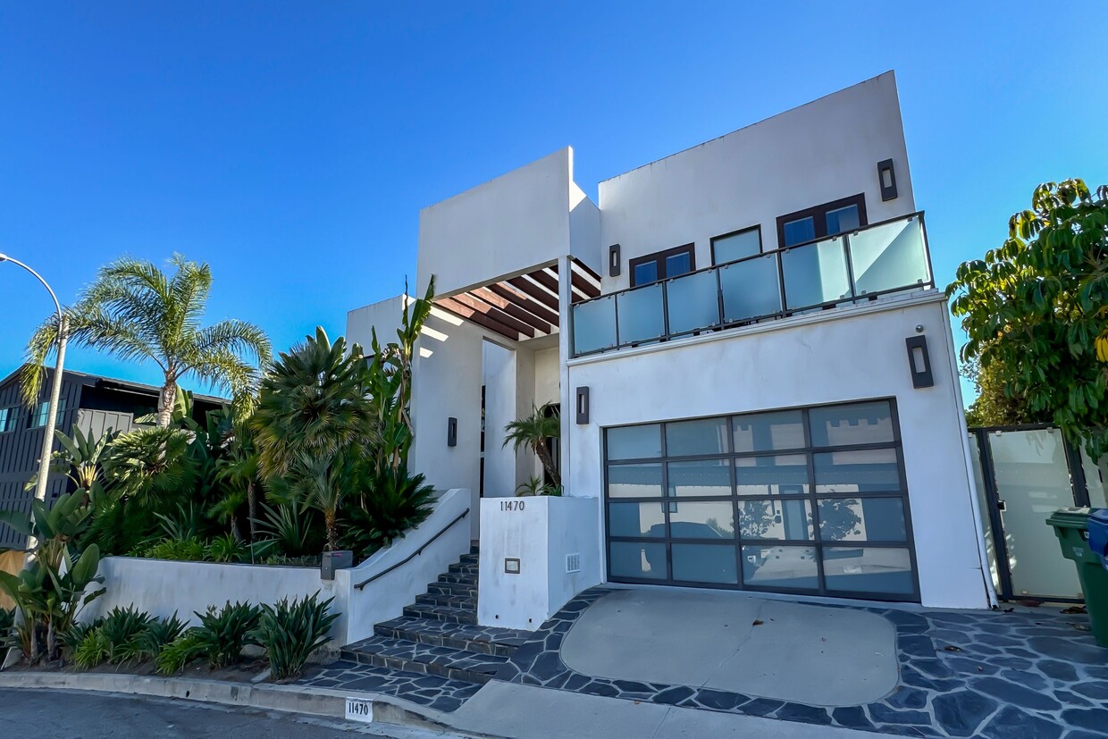 Primary Photo - 11470 Dona Evita Dr