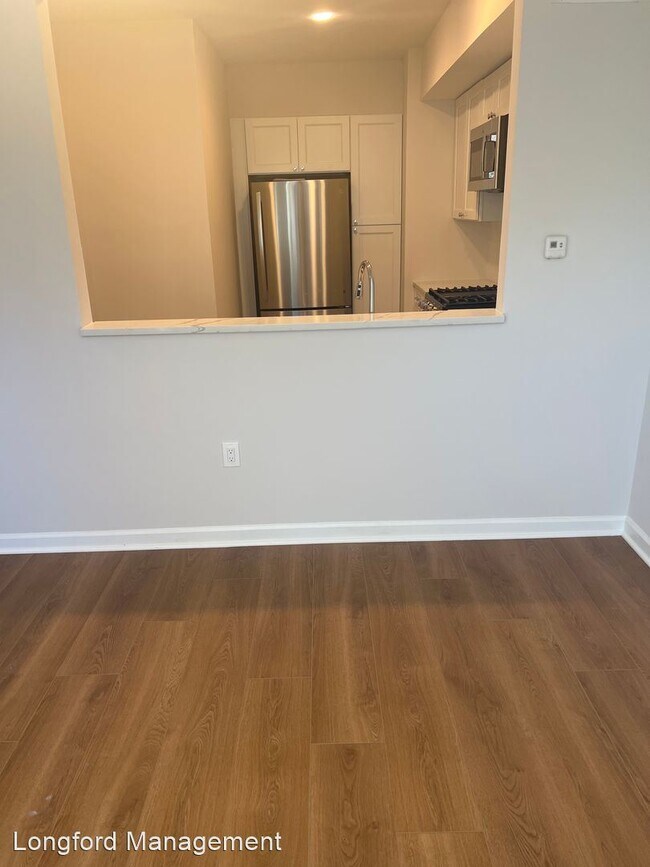 Building Photo - 4 br, 3.5 bath House - 717 8th St NE