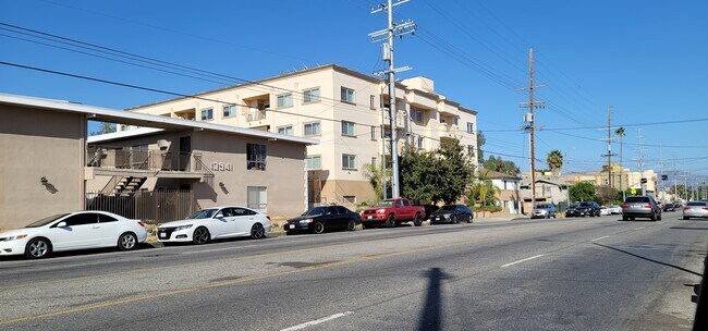 Foto del edificio - 13525 Vanowen St