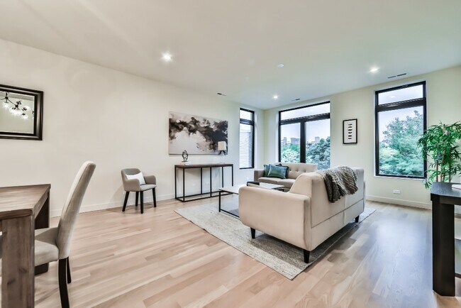 Foto del edificio - 1216 W Huron St
