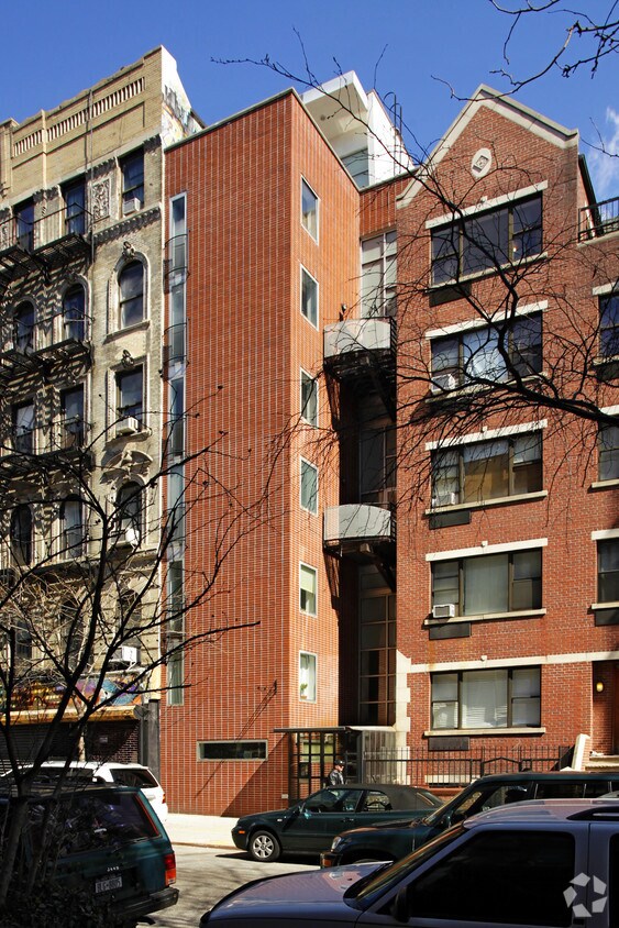 Building Photo - 65 E 3rd St