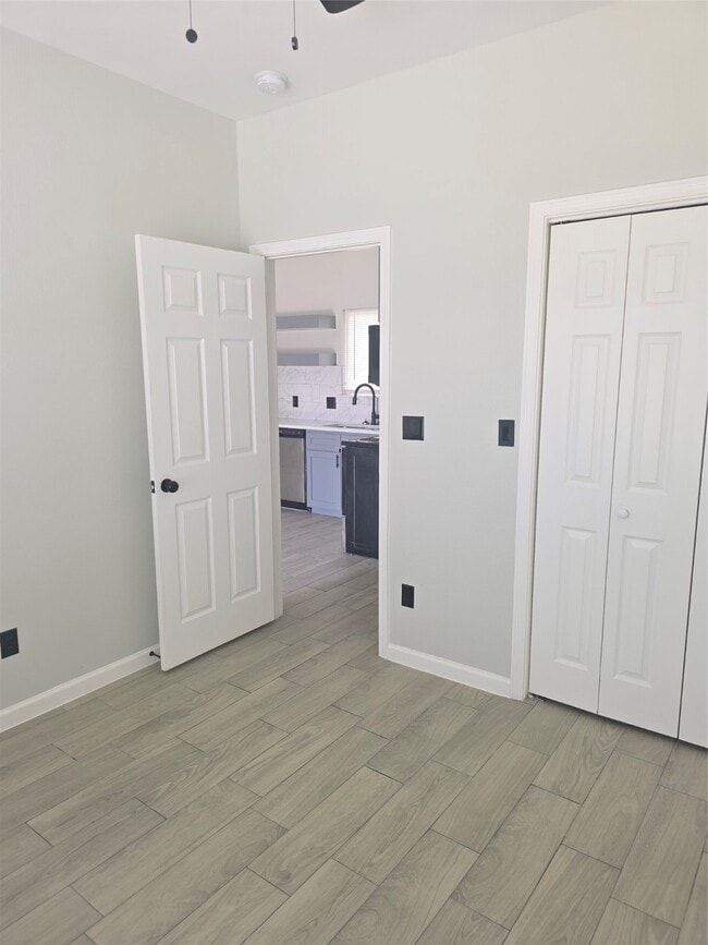 Building Photo - 3221 Ennis St