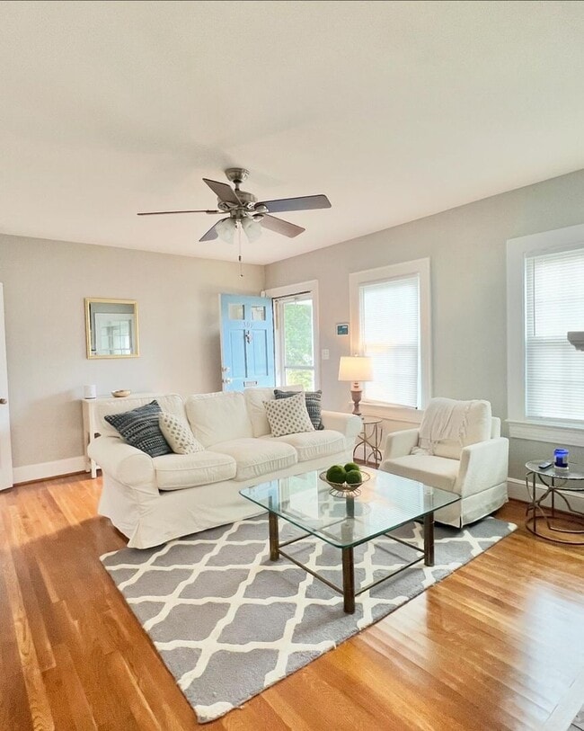 Building Photo - 4 bedroom home for 4 or 3 people (one bloc...