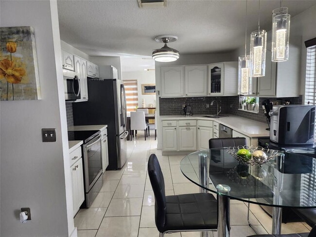 Foto del edificio - 9700 SW 16th Ct