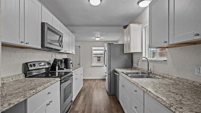 Foto del edificio - 334 Belford Ave