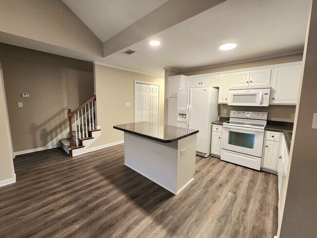 Foto del edificio - Spacious Townhome