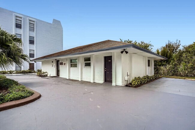 Foto del edificio - 2101 NW 55th Ave