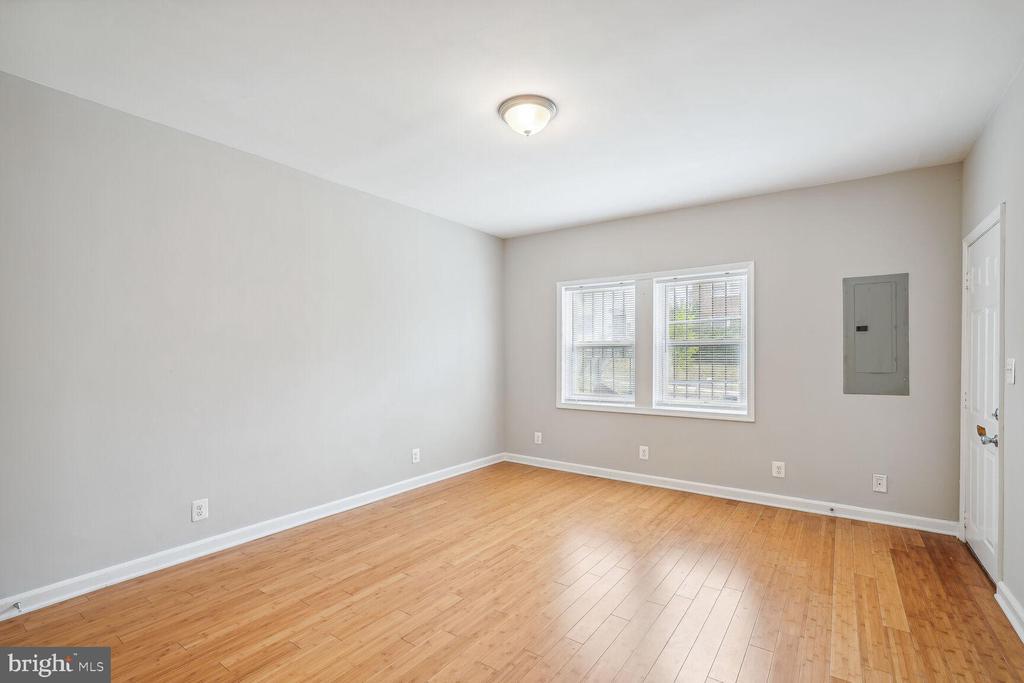 Primary Photo - 1222 Meigs Pl NE