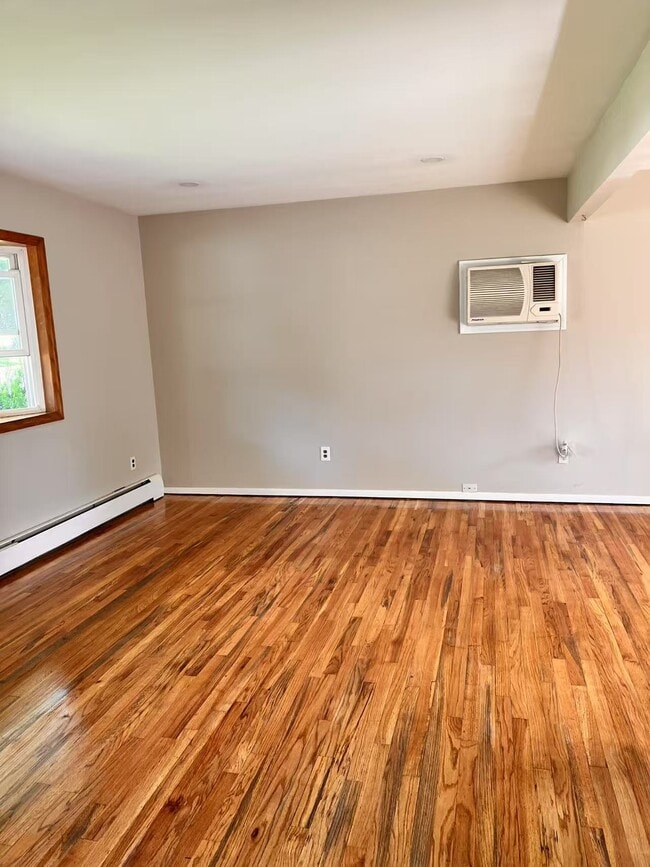 Building Photo - 46 Tangier Dr
