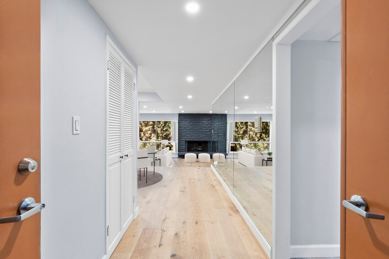 Foto principal - 4807 Woodley Ave