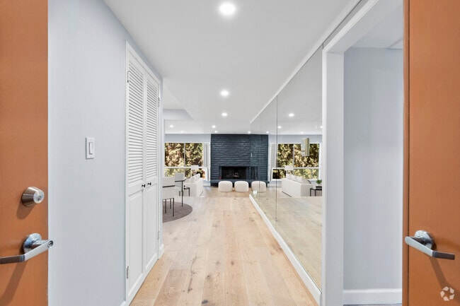 Building Photo - 4807 Woodley Ave