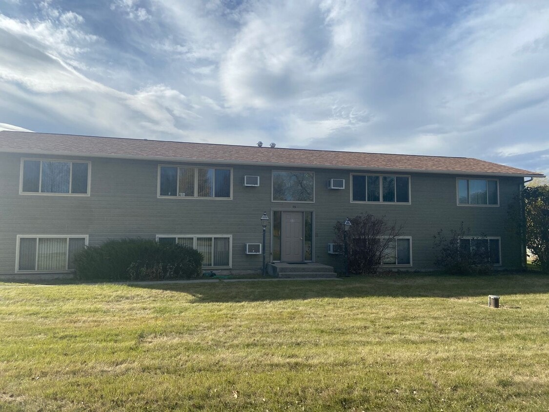 Building Photo - 2 Bedroom 1 Bathroom - 4 Plex