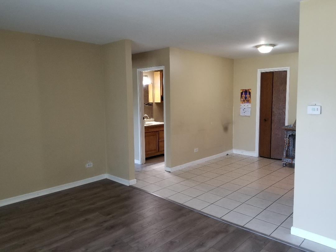 12817 Carriage Ln Unit 8, Crestwood, IL 60445 Condo for Rent in