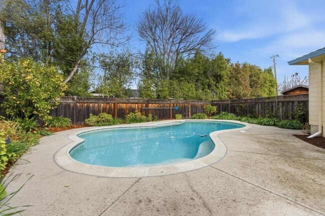 Foto del edificio - 8 Patricia Pl