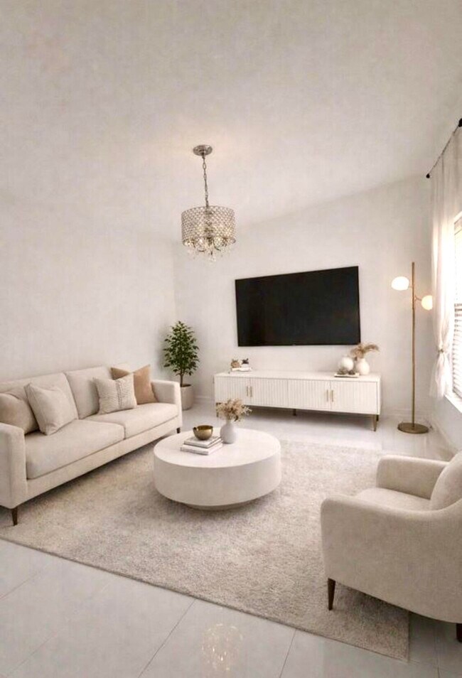 Building Photo - 4110 NE 24th St