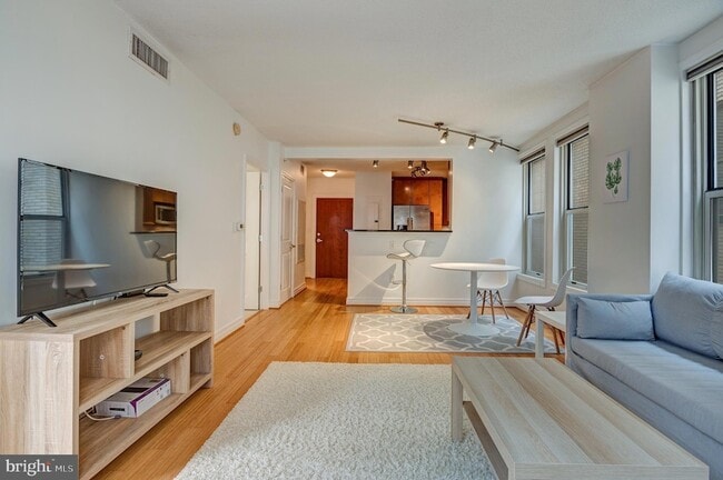 Building Photo - 915 E Street NW Unit 1001