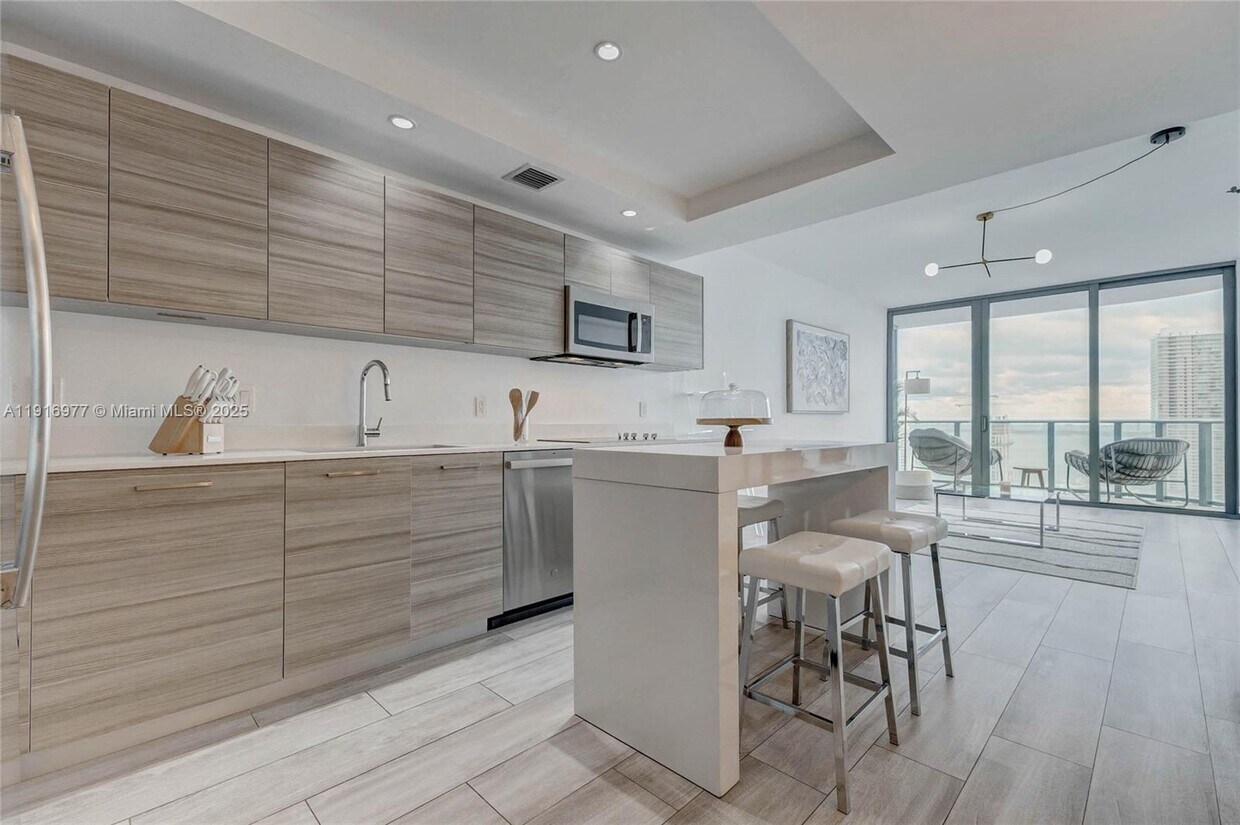 Foto principal - 121 NE 34th St