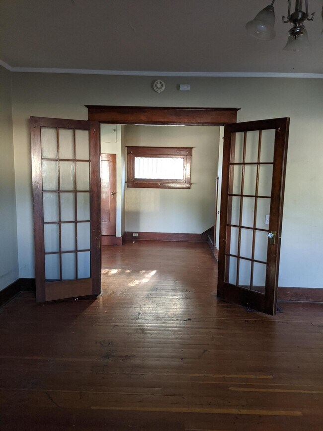 Foto del edificio - 1055 E Isaacs Ave