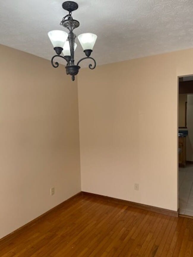 Building Photo - Three Bedroom two and half bath townhome in Cross Lanes